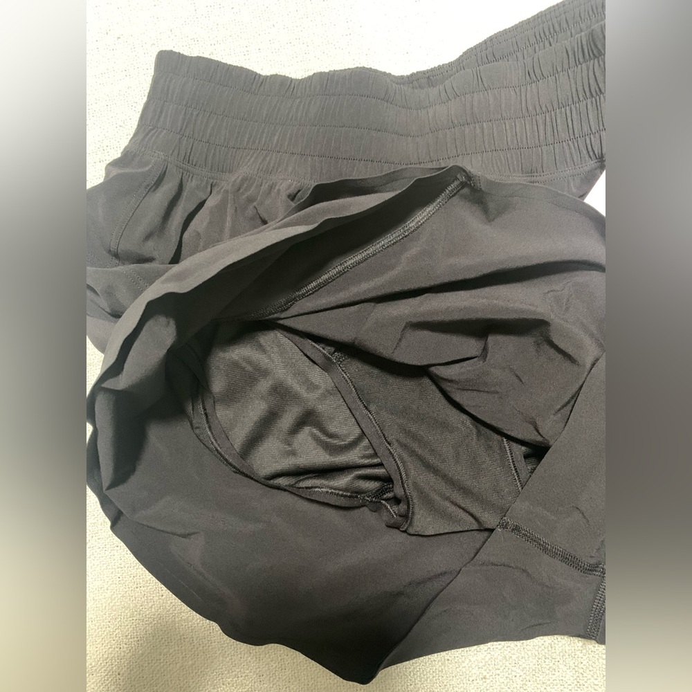 Lululemon NWT Shake It Out High-Rise Running Short 2.5" size XS Black - Picture 5 of 13